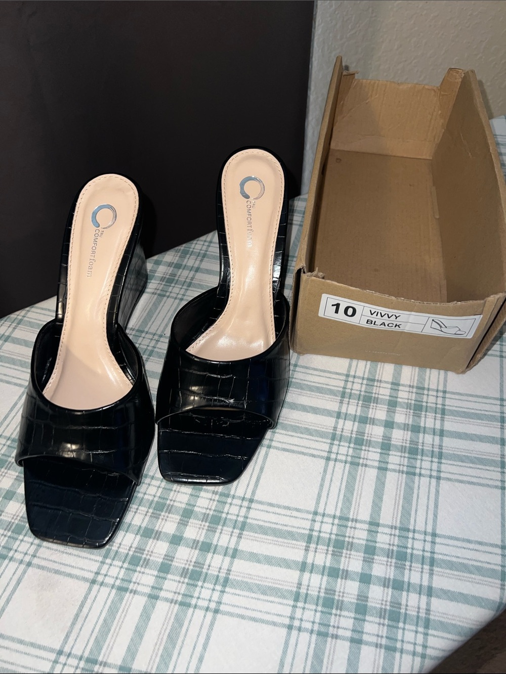 VIVVY Black Croc-Embossed Slide Mules